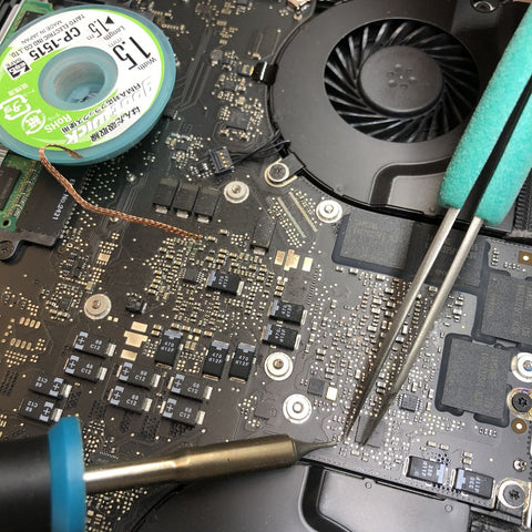 Reparation av grafikkort på MacBook Pro 15" & 17" 2010-2011