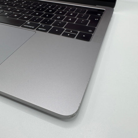 Begagnad - MacBook Pro (13-tum, 2018) Fyra Thunderbolt 3-portar