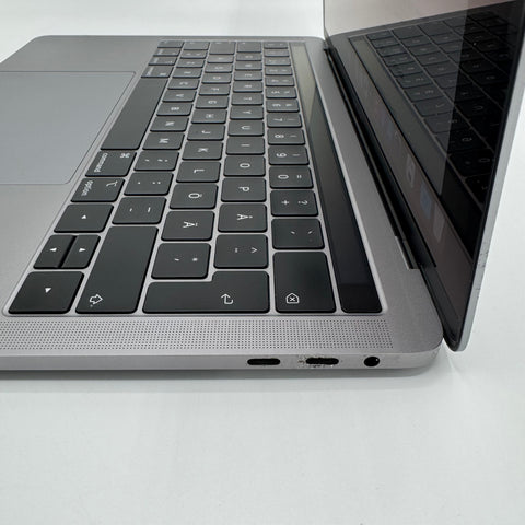 Begagnad - MacBook Pro (13-tum, 2018) Fyra Thunderbolt 3-portar