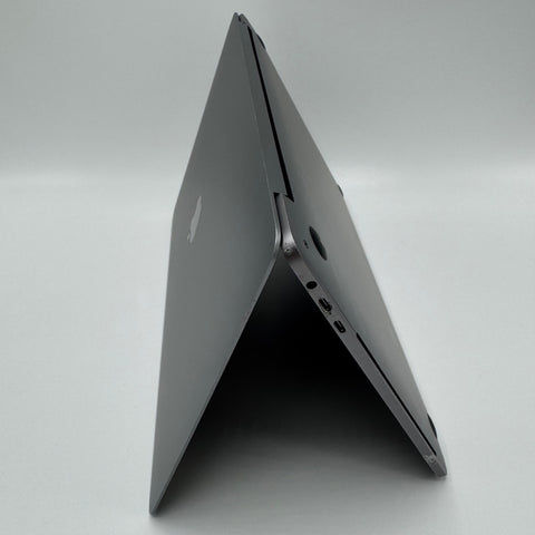 Begagnad - MacBook Pro (13-tum, 2018) Fyra Thunderbolt 3-portar